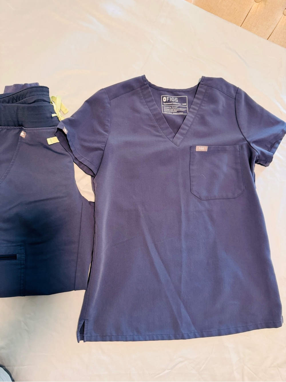 FIGS XXS space navy Catarina scrub top and XXS Zamora joggers
